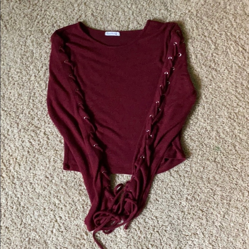 maroon long sleeve top with lace up sleeves